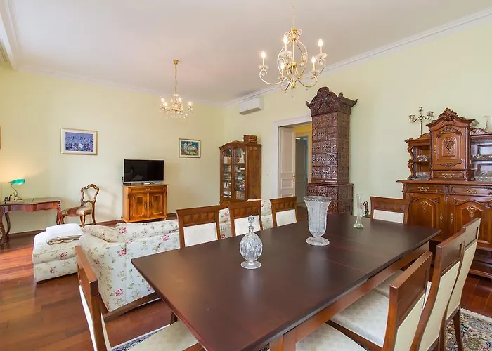 Luxury Seafront Apartment Banje
