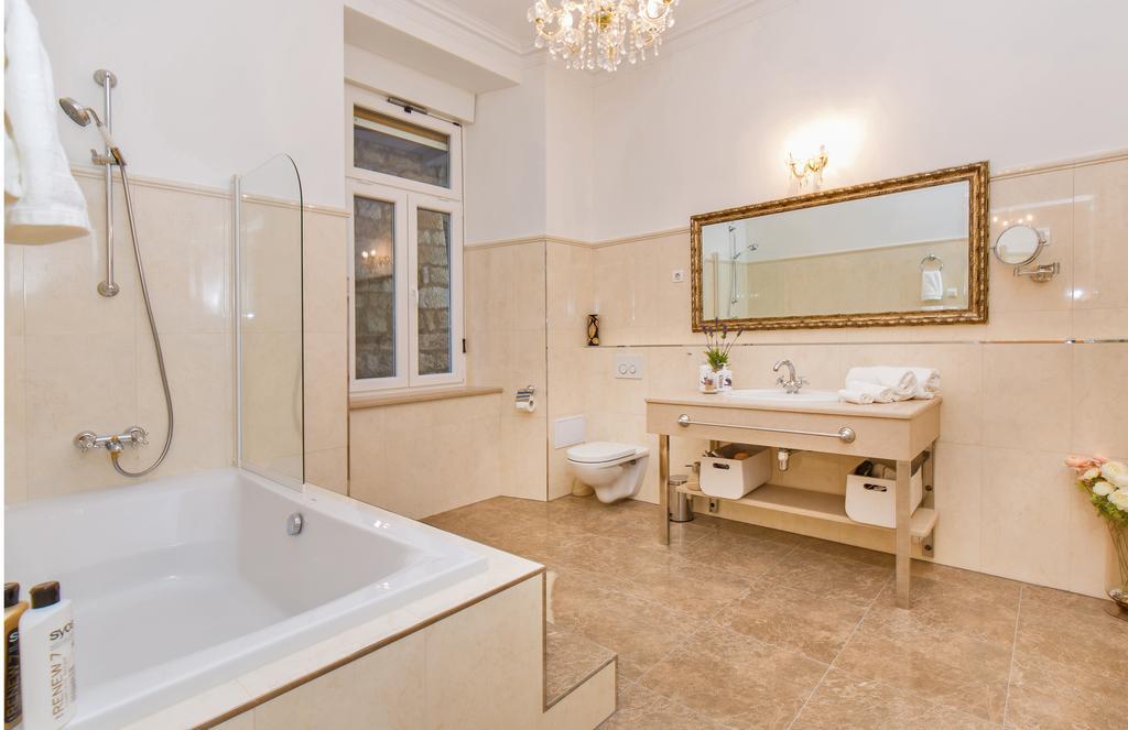 Luxury Seafront Banje *